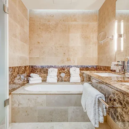 Parkhotel ホテル 4*